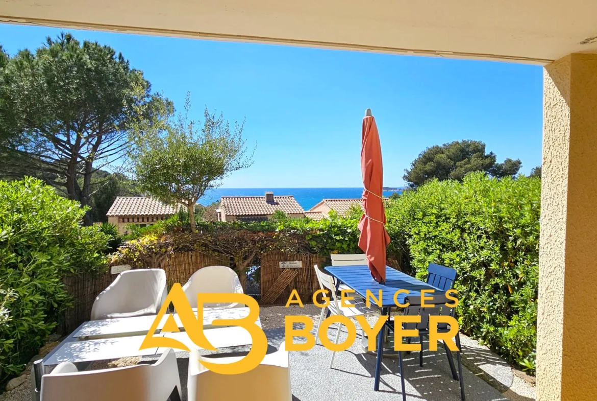 Appartement T3 avec terrasse et parking à Sanary-sur-Mer, vue mer 