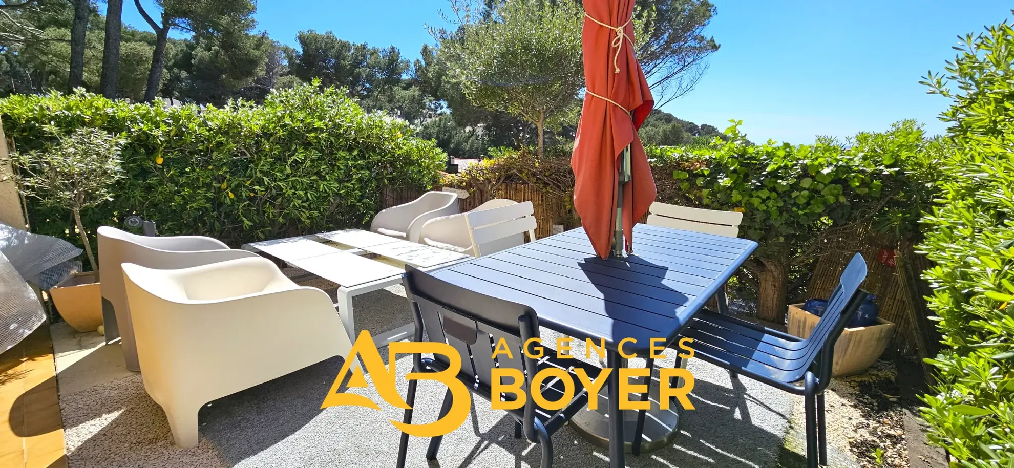 Appartement T3 avec terrasse et parking à Sanary-sur-Mer, vue mer 