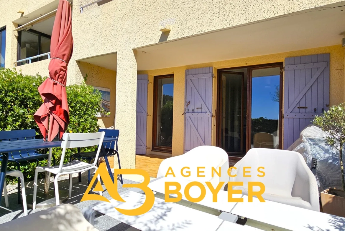 Appartement T3 avec terrasse et parking à Sanary-sur-Mer, vue mer 