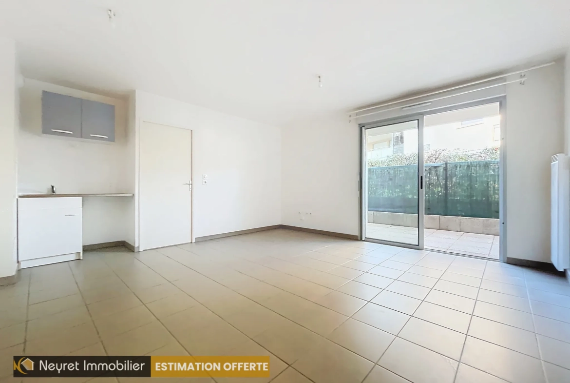 Appartement T2 avec terrasse et garage à Saint-Genis-Laval 