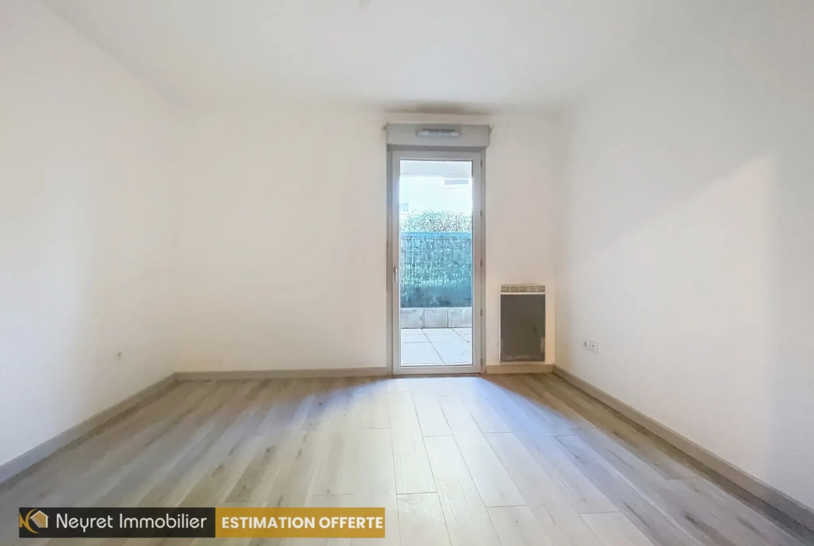 Appartement T2 avec terrasse et garage à Saint-Genis-Laval 