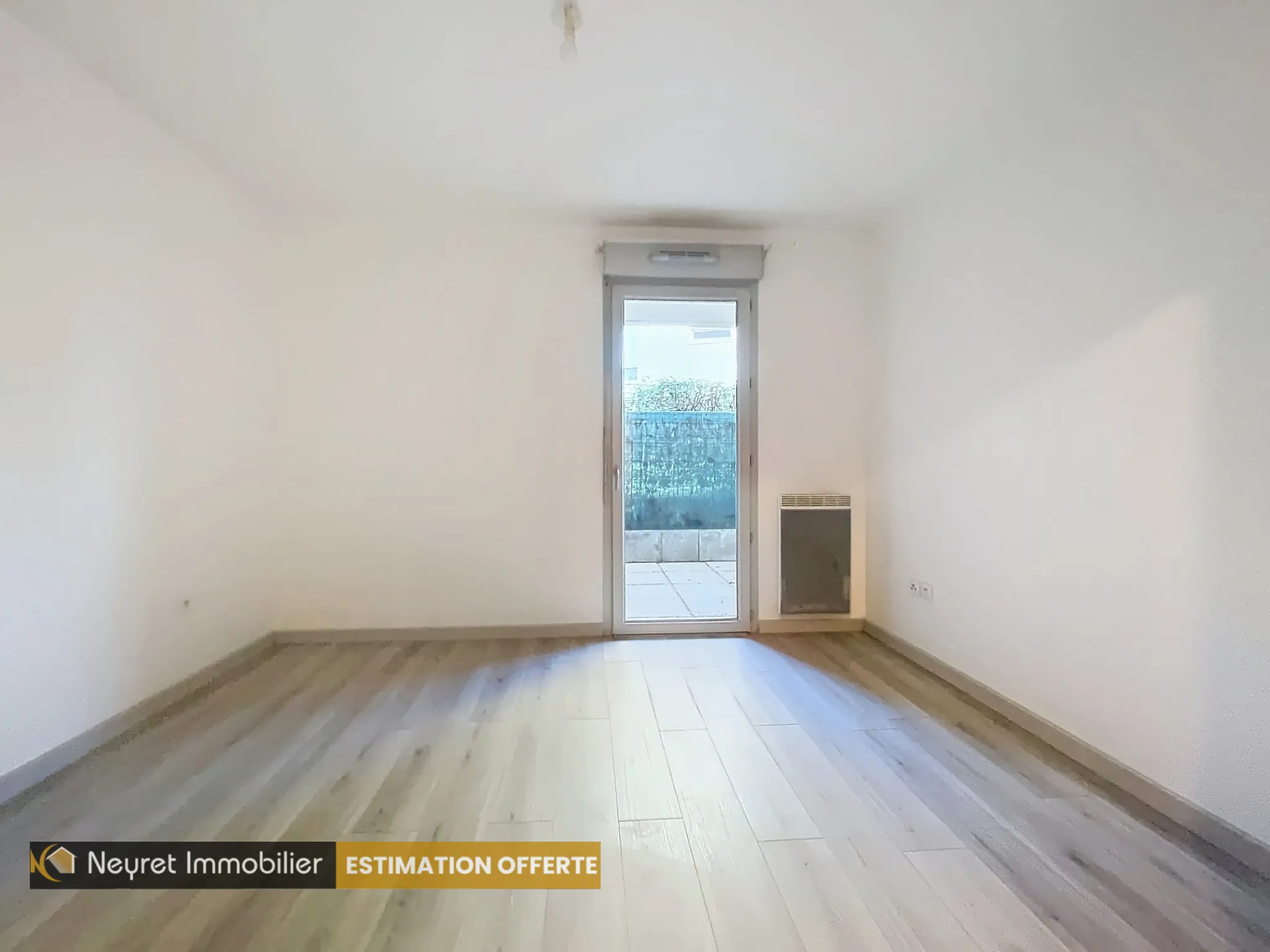 Appartement T2 avec terrasse et garage à Saint-Genis-Laval 