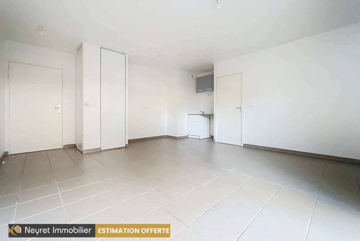 Appartement T2 avec terrasse et garage à Saint-Genis-Laval 