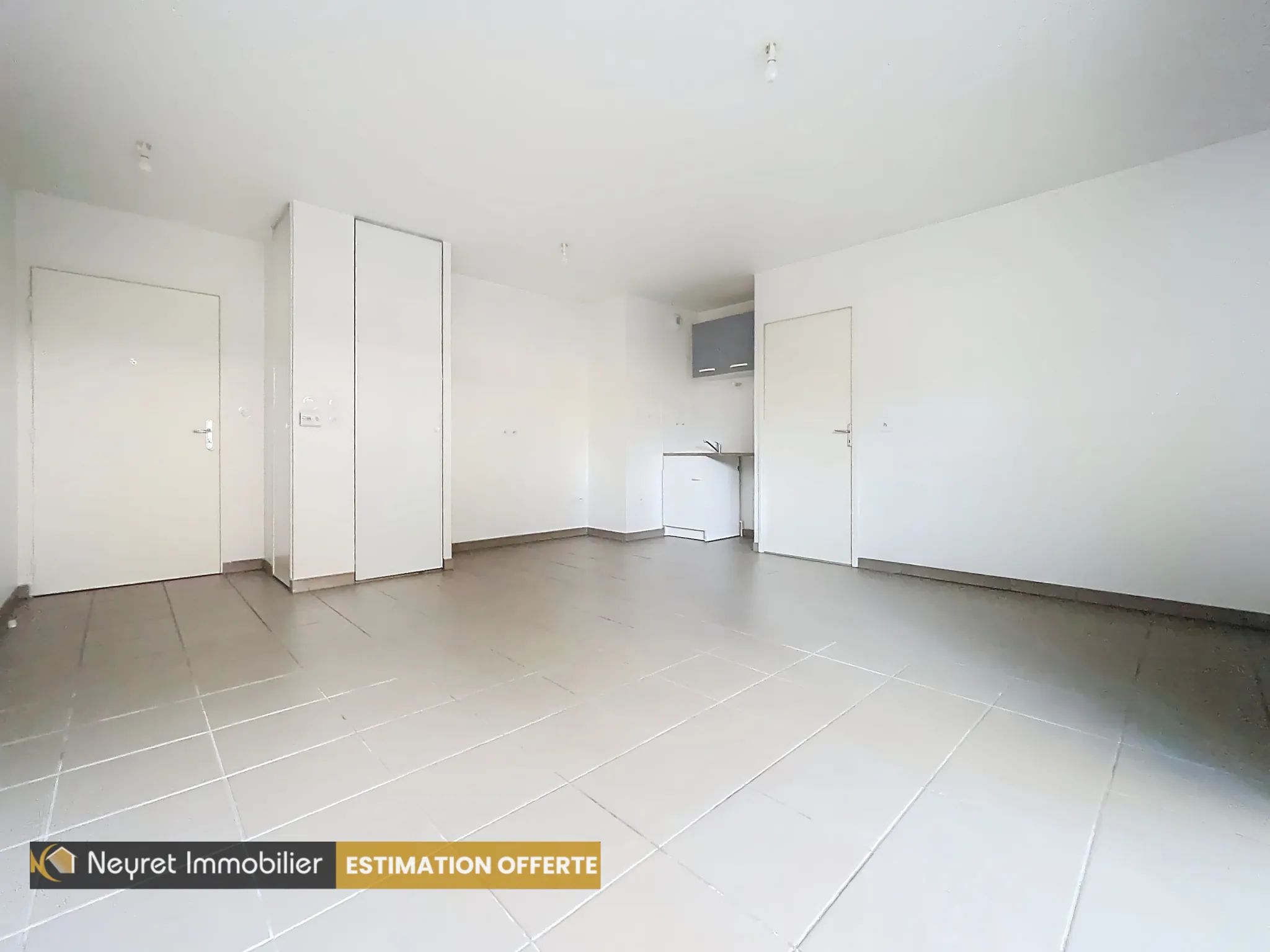 Appartement T2 avec terrasse et garage à Saint-Genis-Laval 