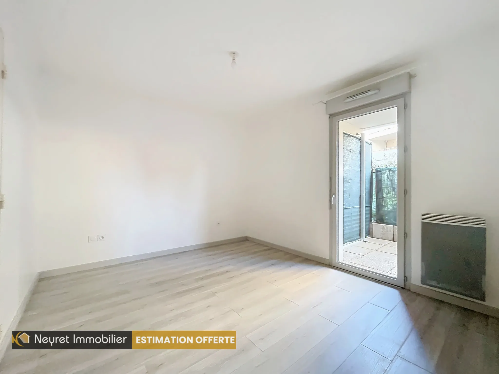Appartement T2 avec terrasse et garage à Saint-Genis-Laval 