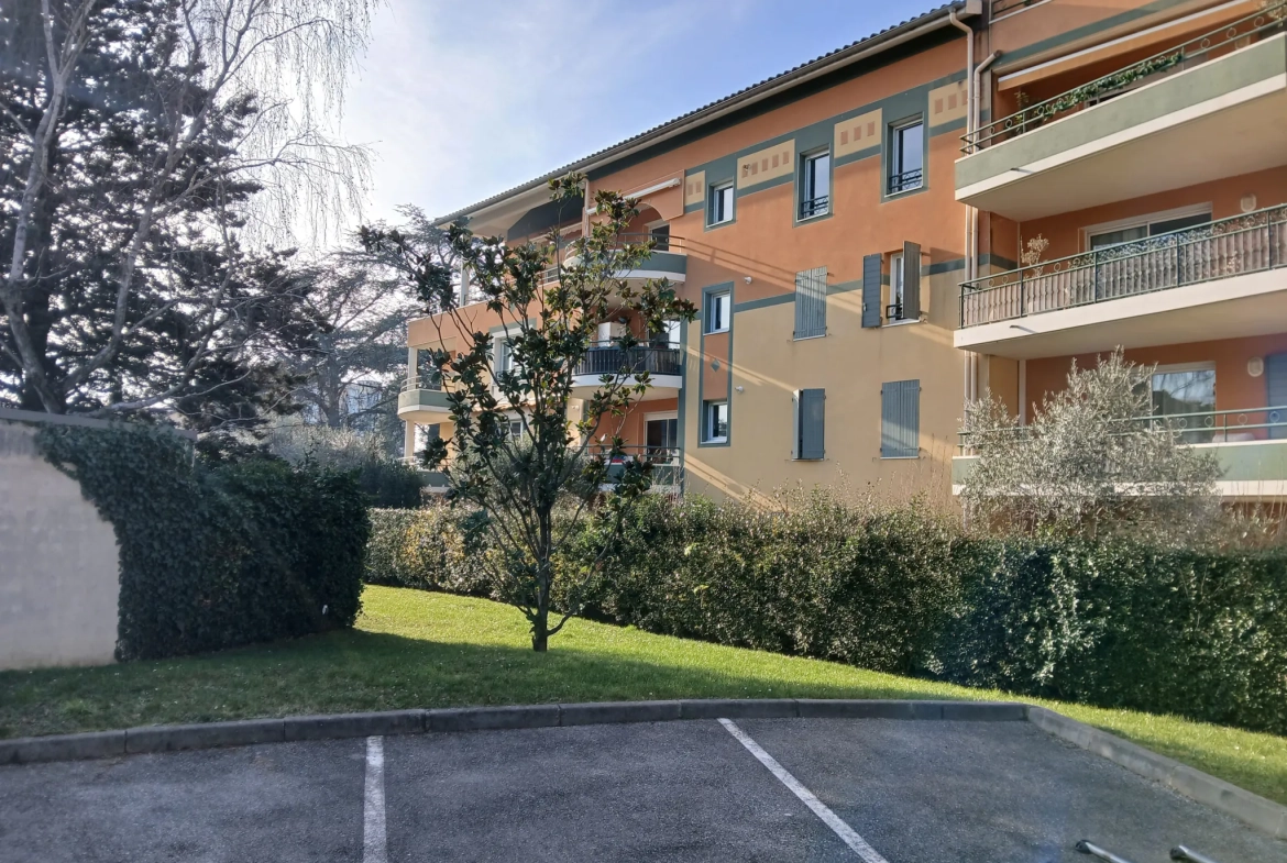 Appartement T4 avec terrasse et garage au centre-ville de Romans-sur-Isère 