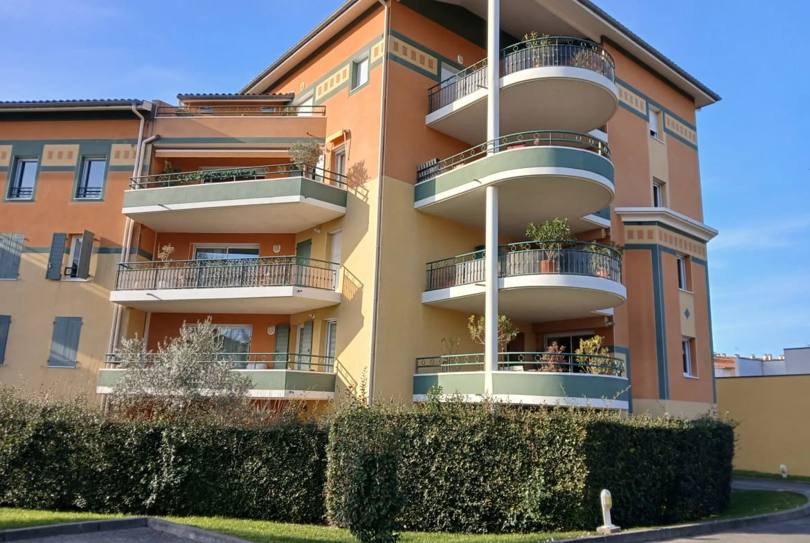 Appartement T4 avec terrasse et garage au centre-ville de Romans-sur-Isère 