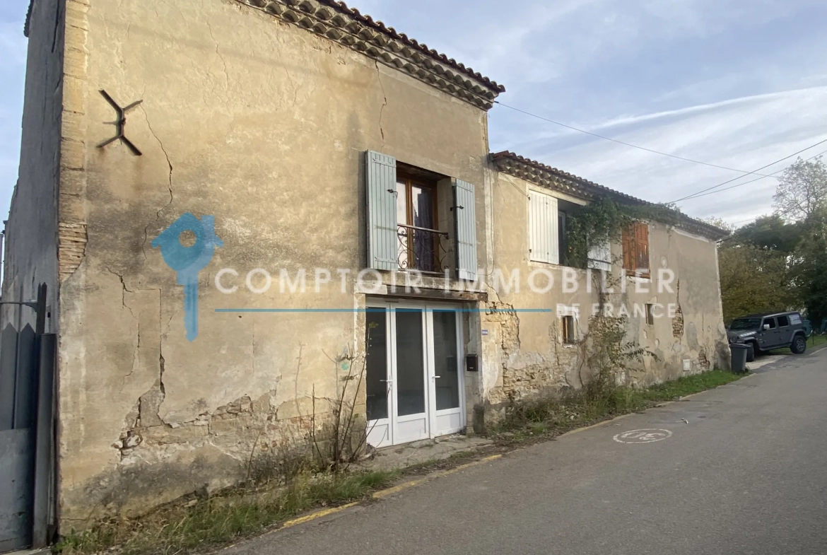 Grande maison de village à Meynes avec combles aménagés et jardin proche écoles 