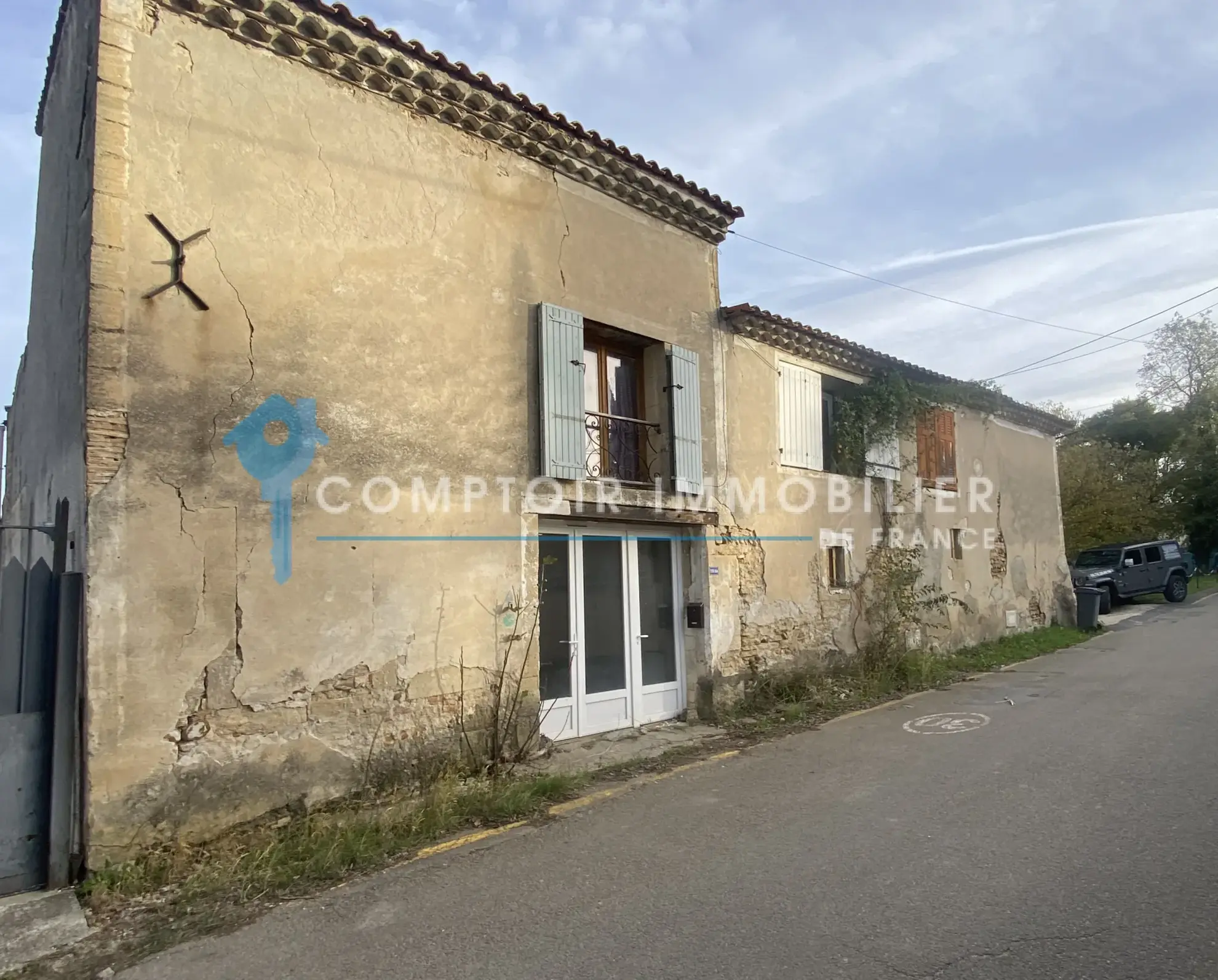 Grande maison de village à Meynes avec combles aménagés et jardin proche écoles 