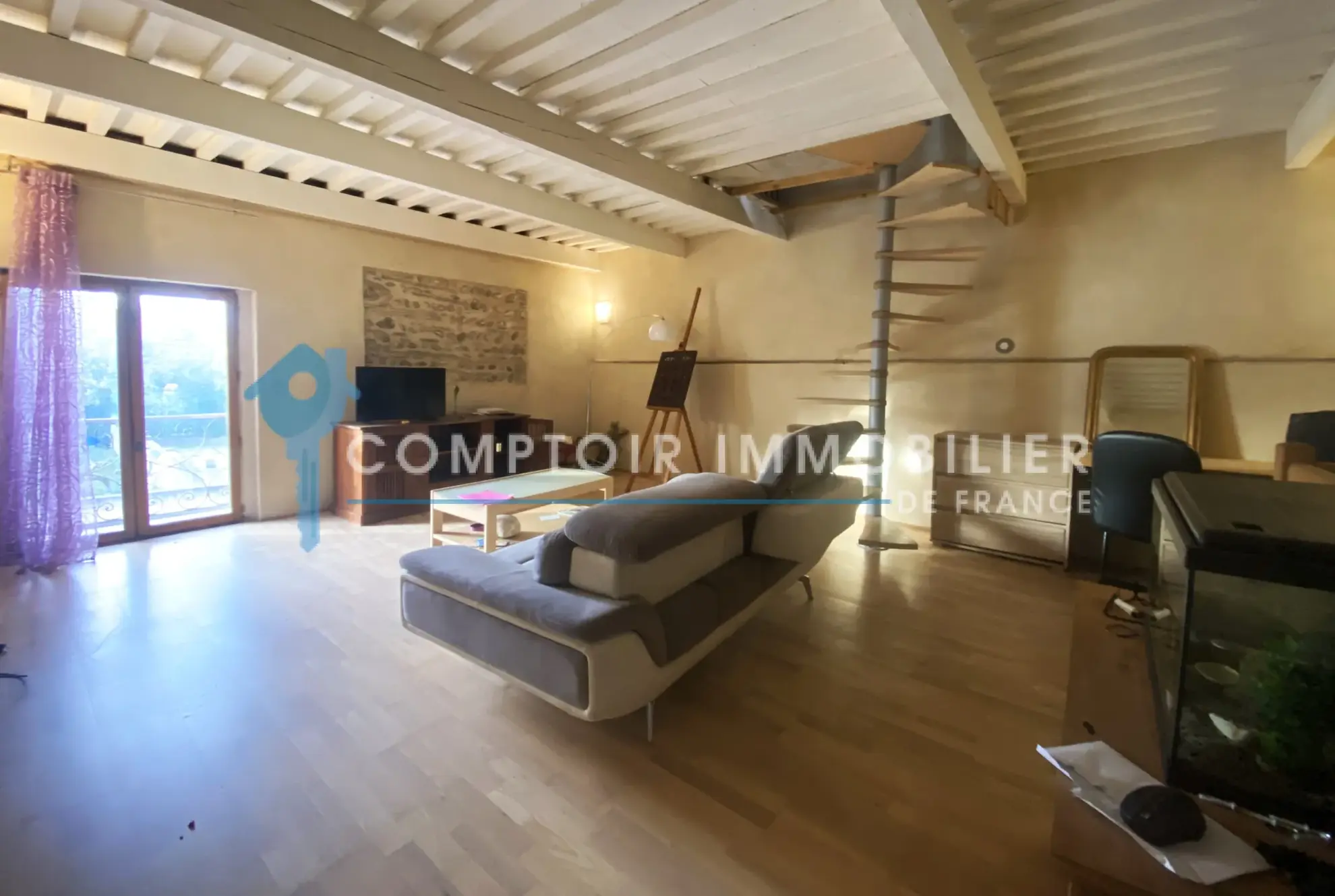 Grande maison de village à Meynes avec combles aménagés et jardin proche écoles 