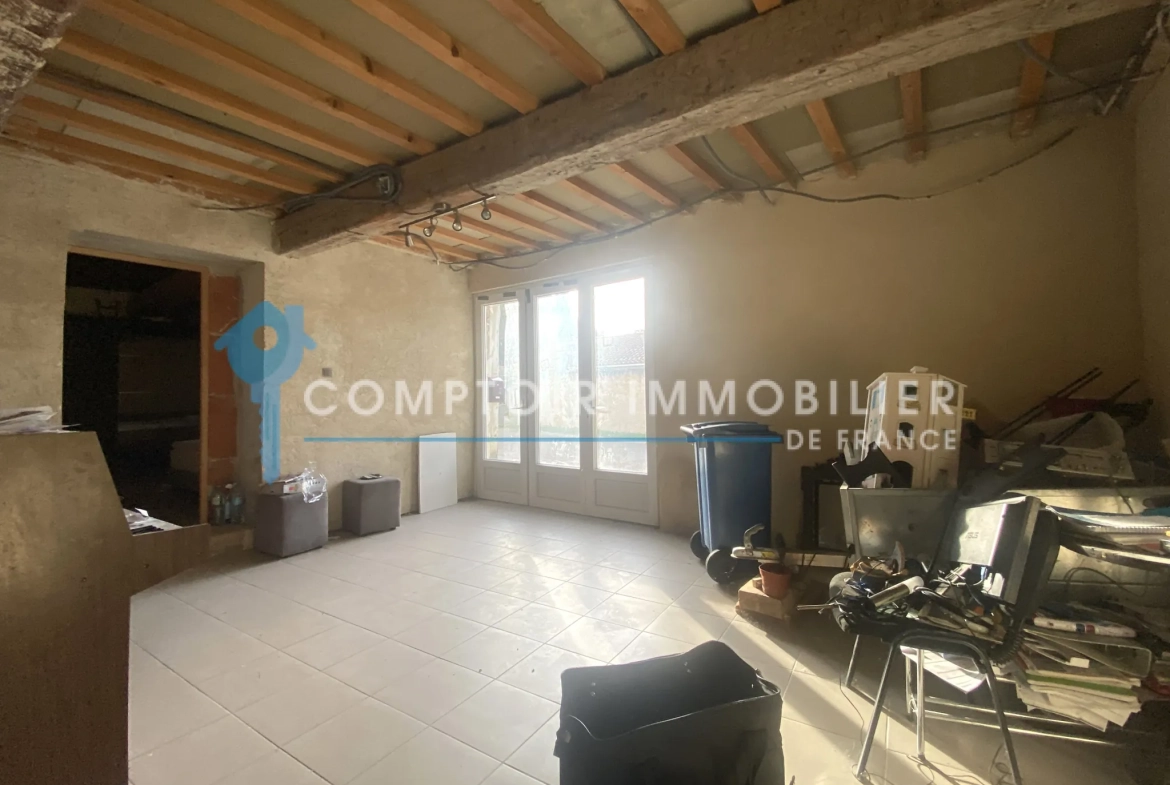 Grande maison de village à Meynes avec combles aménagés et jardin proche écoles 