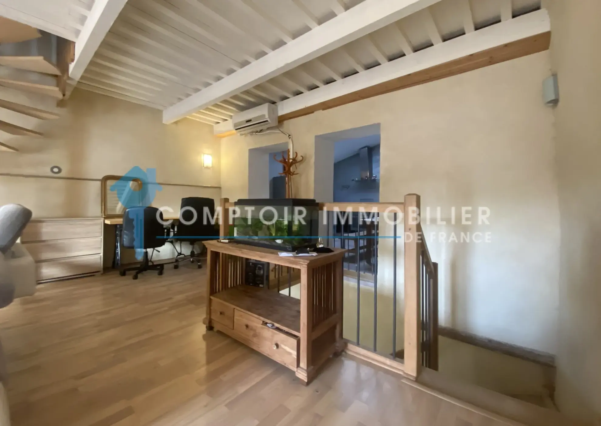 Grande maison de village à Meynes avec combles aménagés et jardin proche écoles 