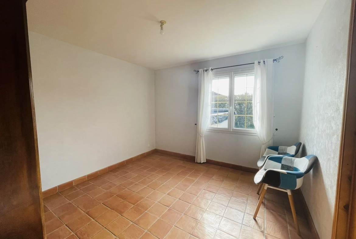 Magnifique maison avec piscine, terrasse et espace indépendant à La Chapelle Montreuil 