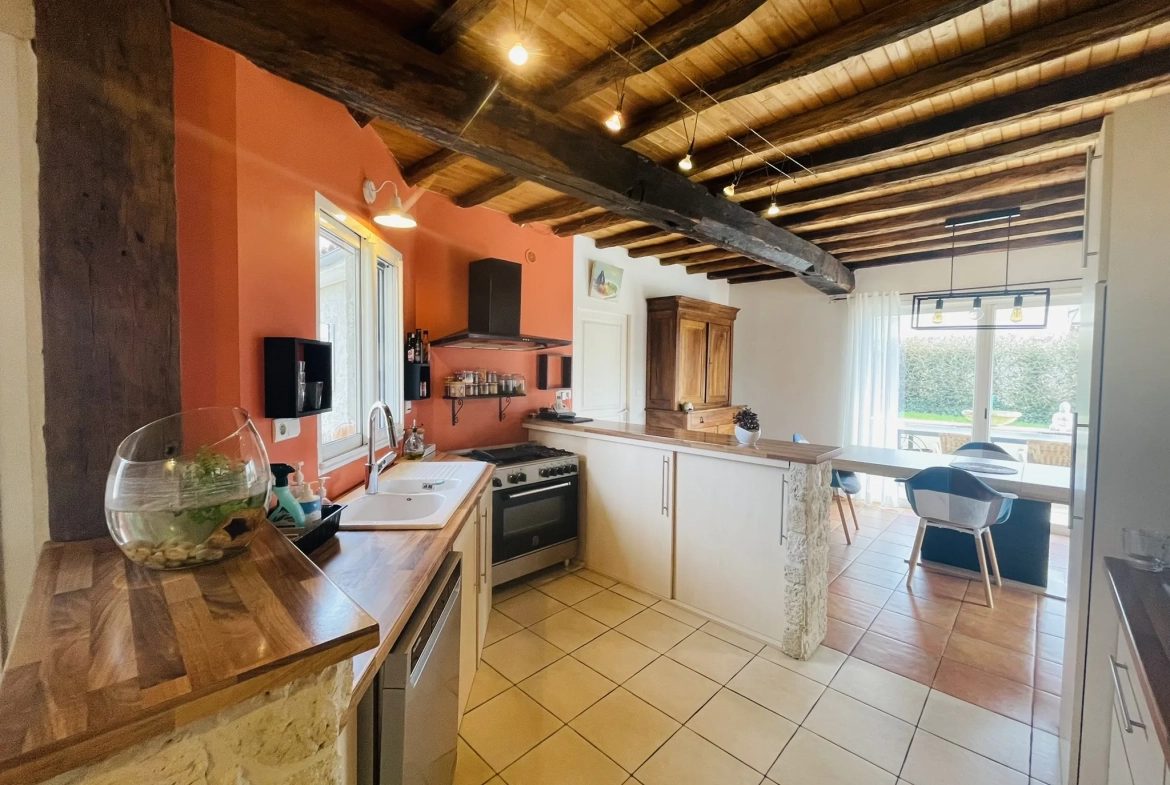 Magnifique maison avec piscine, terrasse et espace indépendant à La Chapelle Montreuil 
