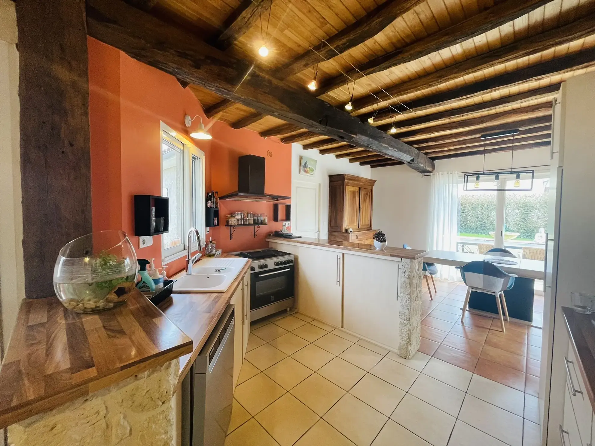 Magnifique maison avec piscine, terrasse et espace indépendant à La Chapelle Montreuil 