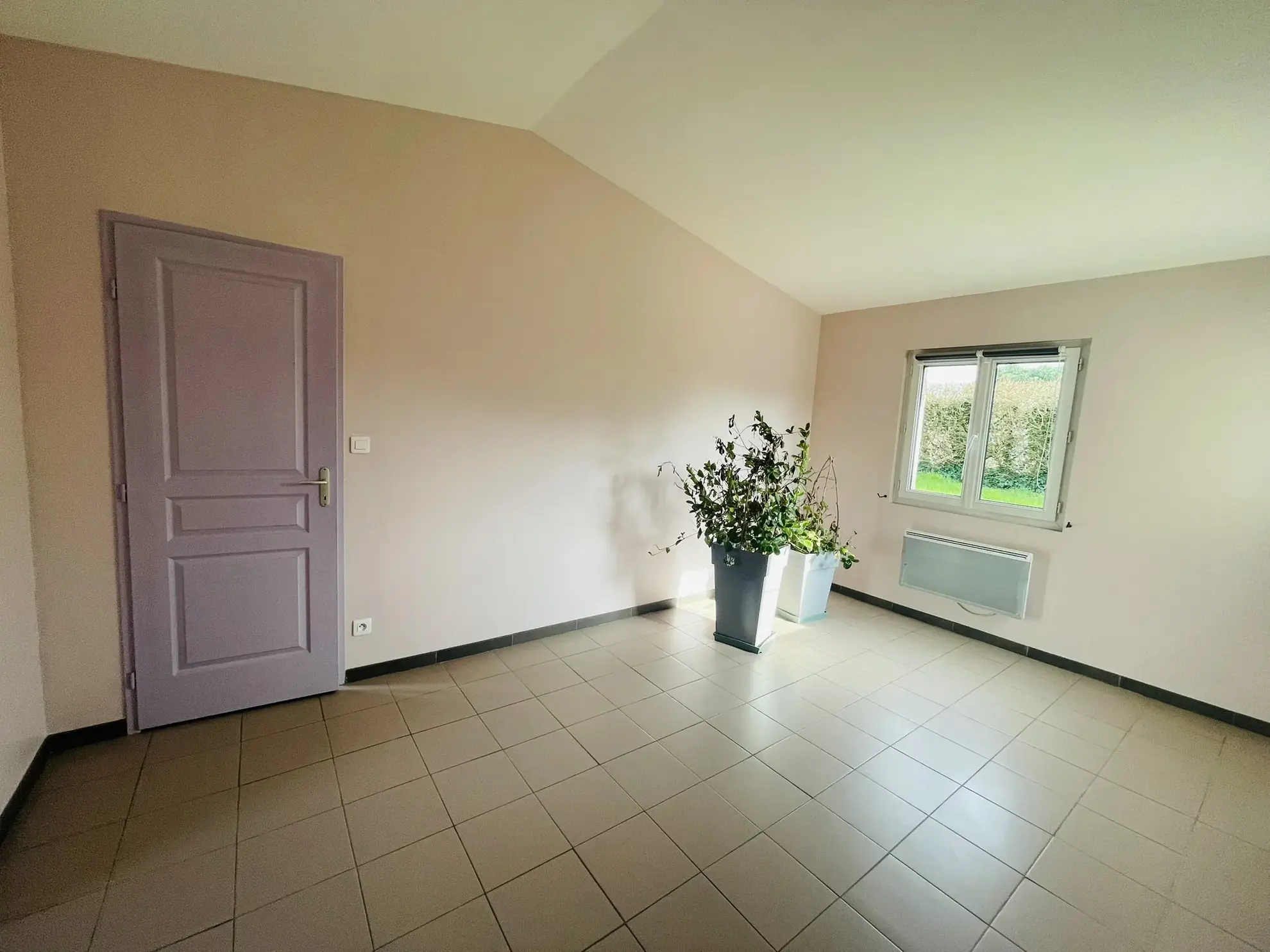 Magnifique maison avec piscine, terrasse et espace indépendant à La Chapelle Montreuil 
