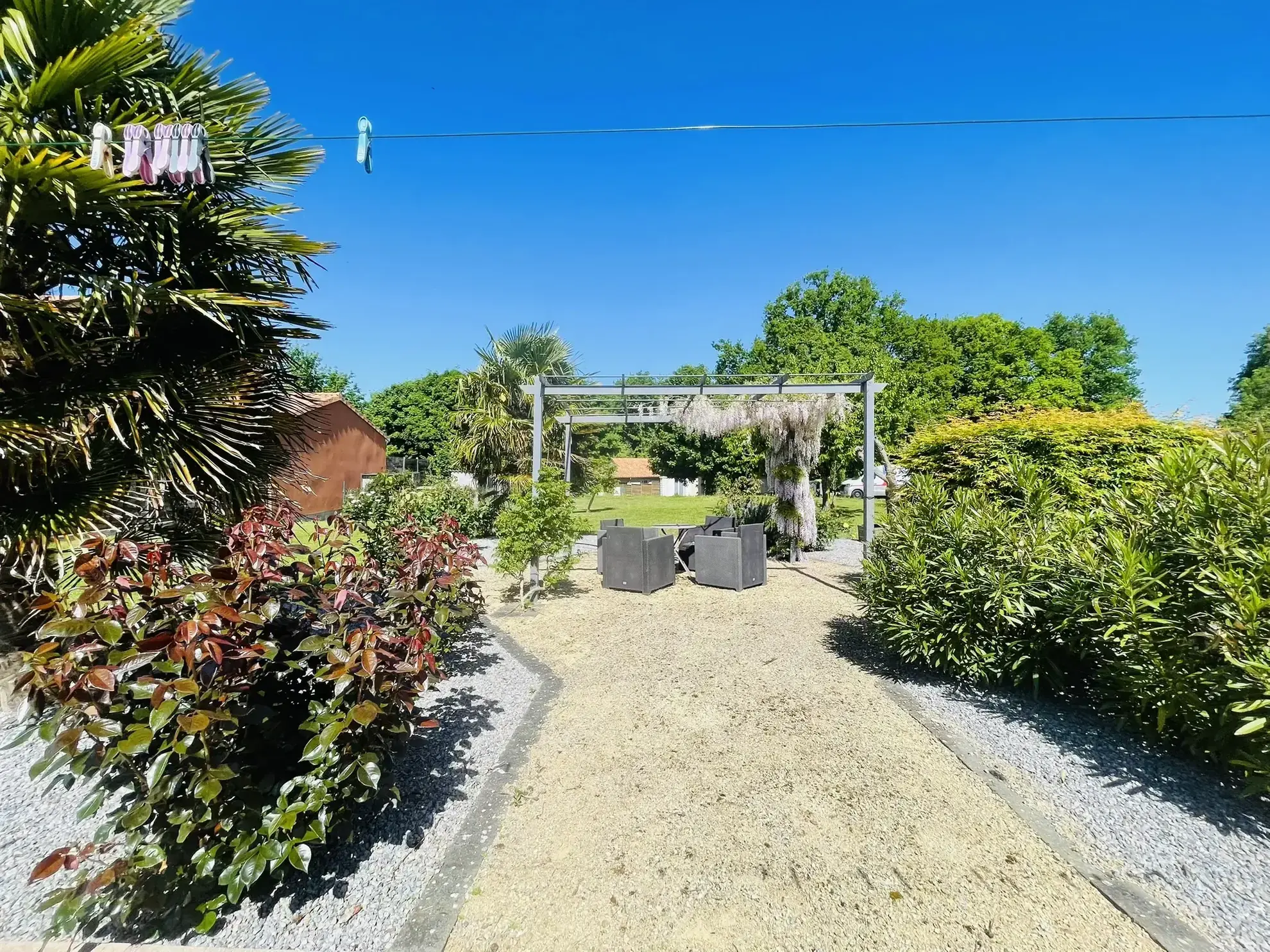 Magnifique maison avec piscine, terrasse et espace indépendant à La Chapelle Montreuil 