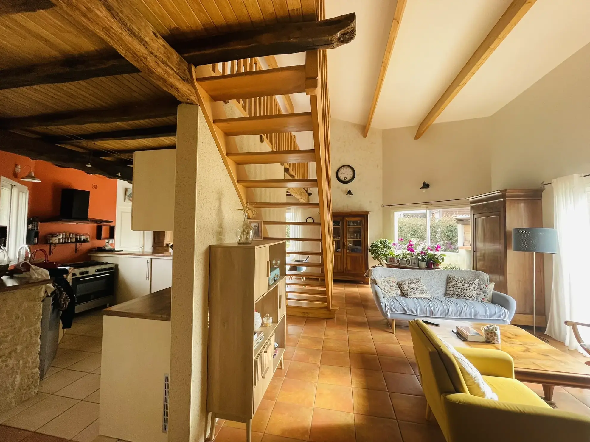 Magnifique maison avec piscine, terrasse et espace indépendant à La Chapelle Montreuil 