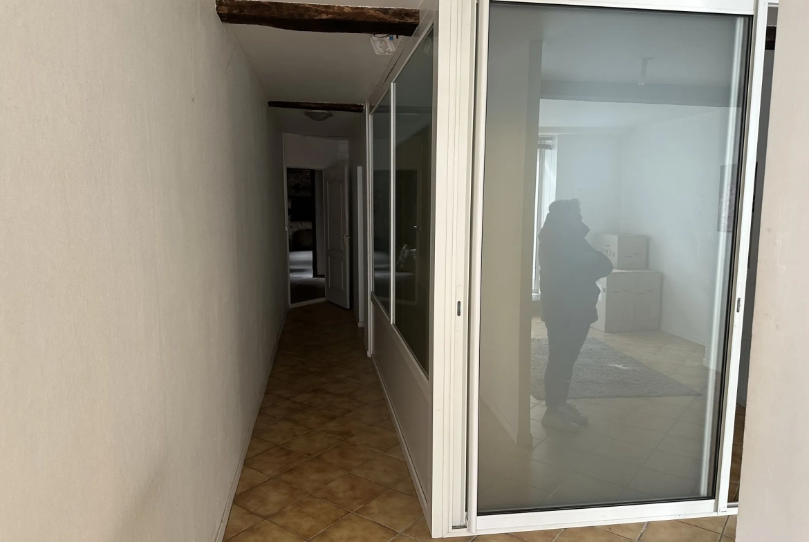 Maison avec local commercial et potentiel d'aménagement à Lasseube 