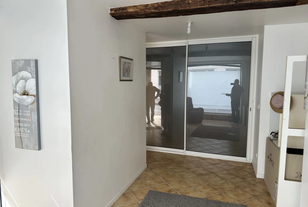 Maison avec local commercial et potentiel d'aménagement à Lasseube 