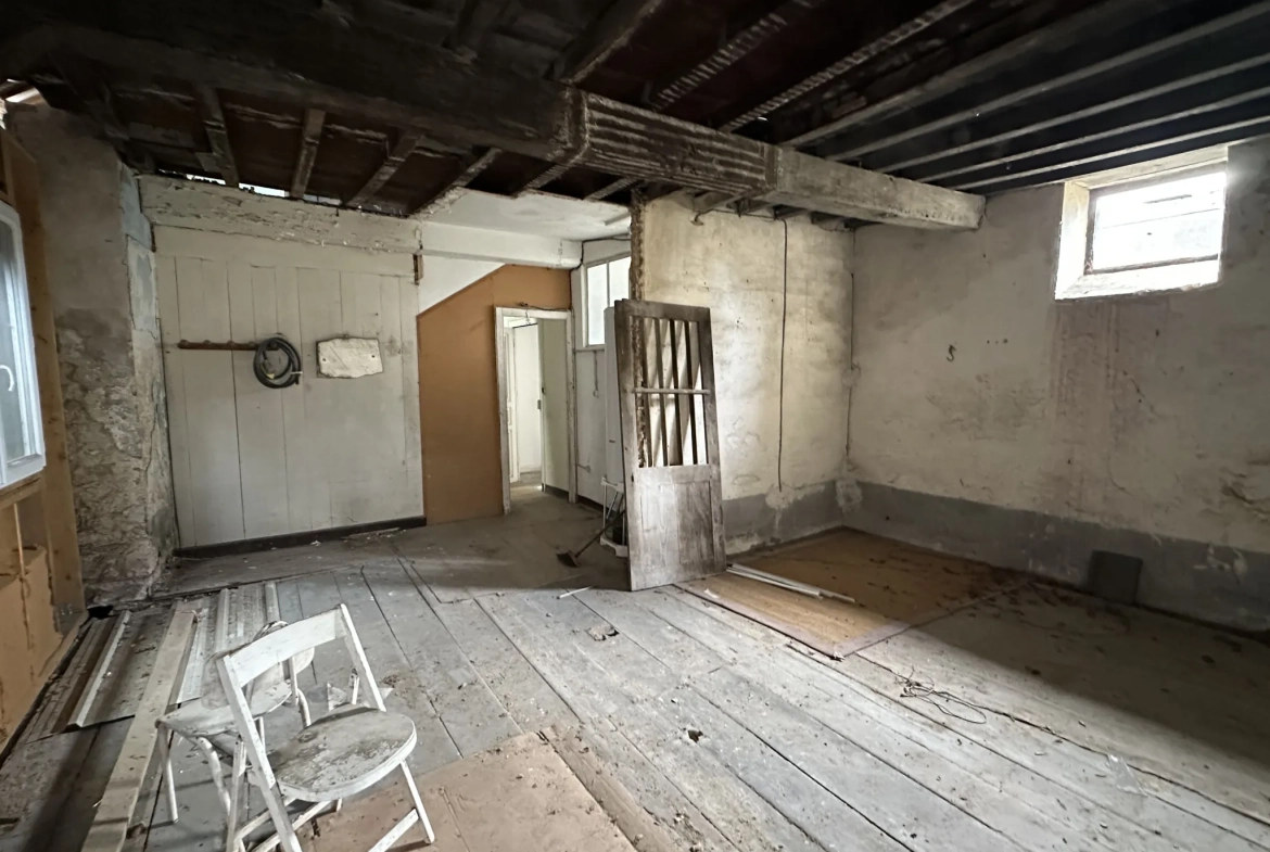 Maison avec local commercial et potentiel d'aménagement à Lasseube 