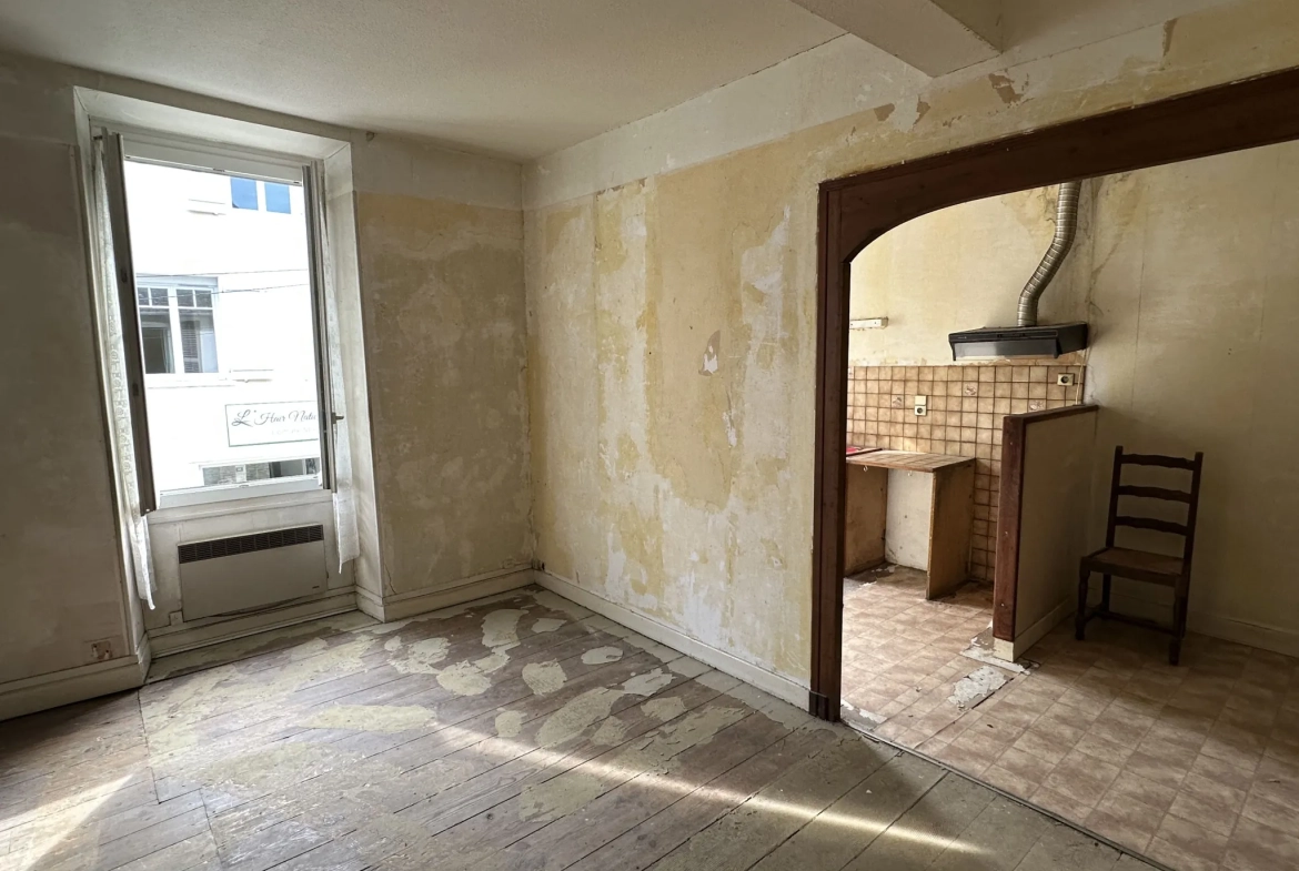 Maison avec local commercial et potentiel d'aménagement à Lasseube 