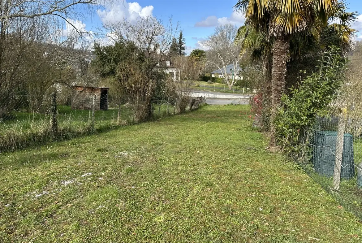 Maison avec local commercial et potentiel d'aménagement à Lasseube 