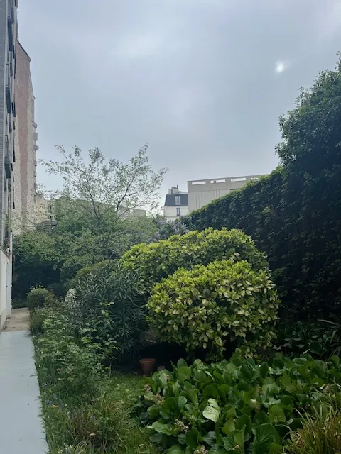Studio à Paris 13e, au rez-de-chaussée avec jardin, classé G 