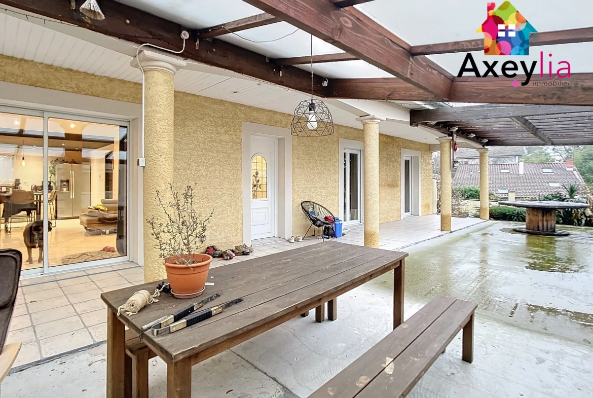 Maison moderne de plain-pied à vendre à Saint-Léger-sur-Roanne avec garage et terrasse 