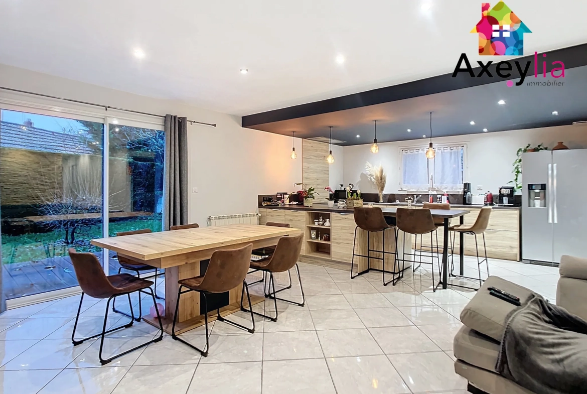 Maison moderne de plain-pied à vendre à Saint-Léger-sur-Roanne avec garage et terrasse 