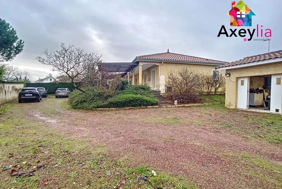 Maison moderne de plain-pied à vendre à Saint-Léger-sur-Roanne avec garage et terrasse 