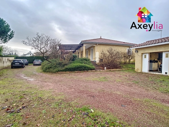 Maison moderne de plain-pied à vendre à Saint-Léger-sur-Roanne avec garage et terrasse