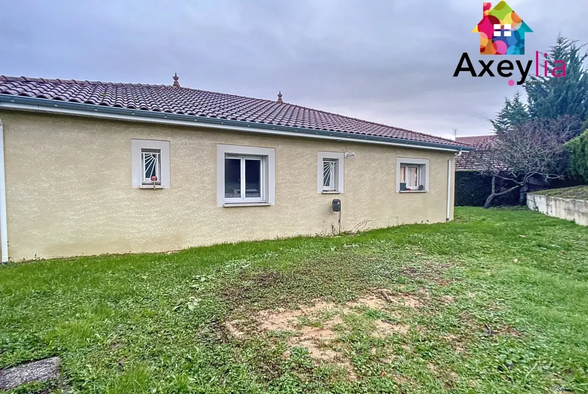 Maison moderne de plain-pied à vendre à Saint-Léger-sur-Roanne avec garage et terrasse 
