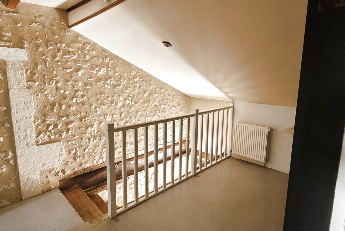 Maison locative avec deux appartements à Tocane St Apre - Idéal investisseur 