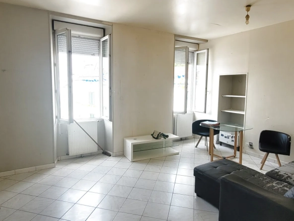 Maison locative avec deux appartements à Tocane St Apre - Idéal investisseur