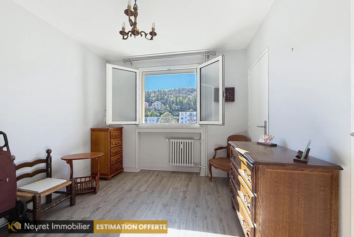 Appartement T3 à Saint-Étienne avec balcon, vue dégagée, parking collectif – Bel Air 