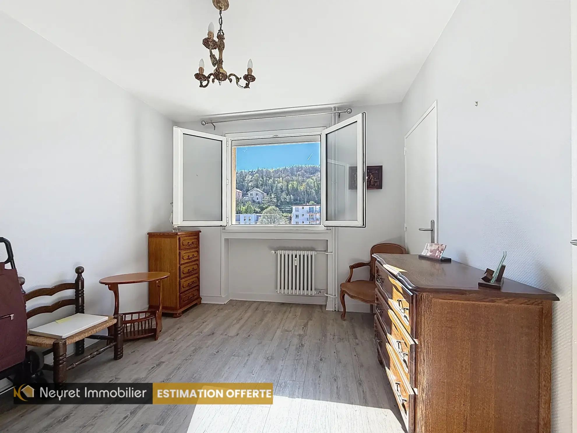 Appartement T3 à Saint-Étienne avec balcon, vue dégagée, parking collectif – Bel Air 