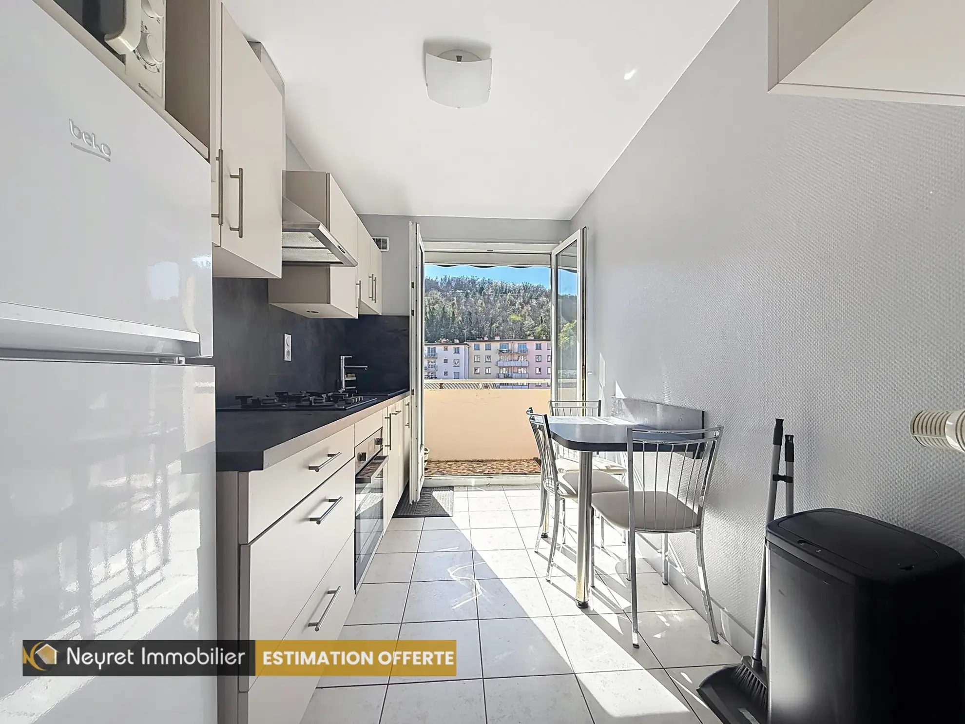 Appartement T3 à Saint-Étienne avec balcon, vue dégagée, parking collectif – Bel Air 
