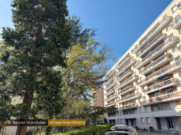 Appartement T3 à Saint-Étienne avec balcon, vue dégagée, parking collectif – Bel Air