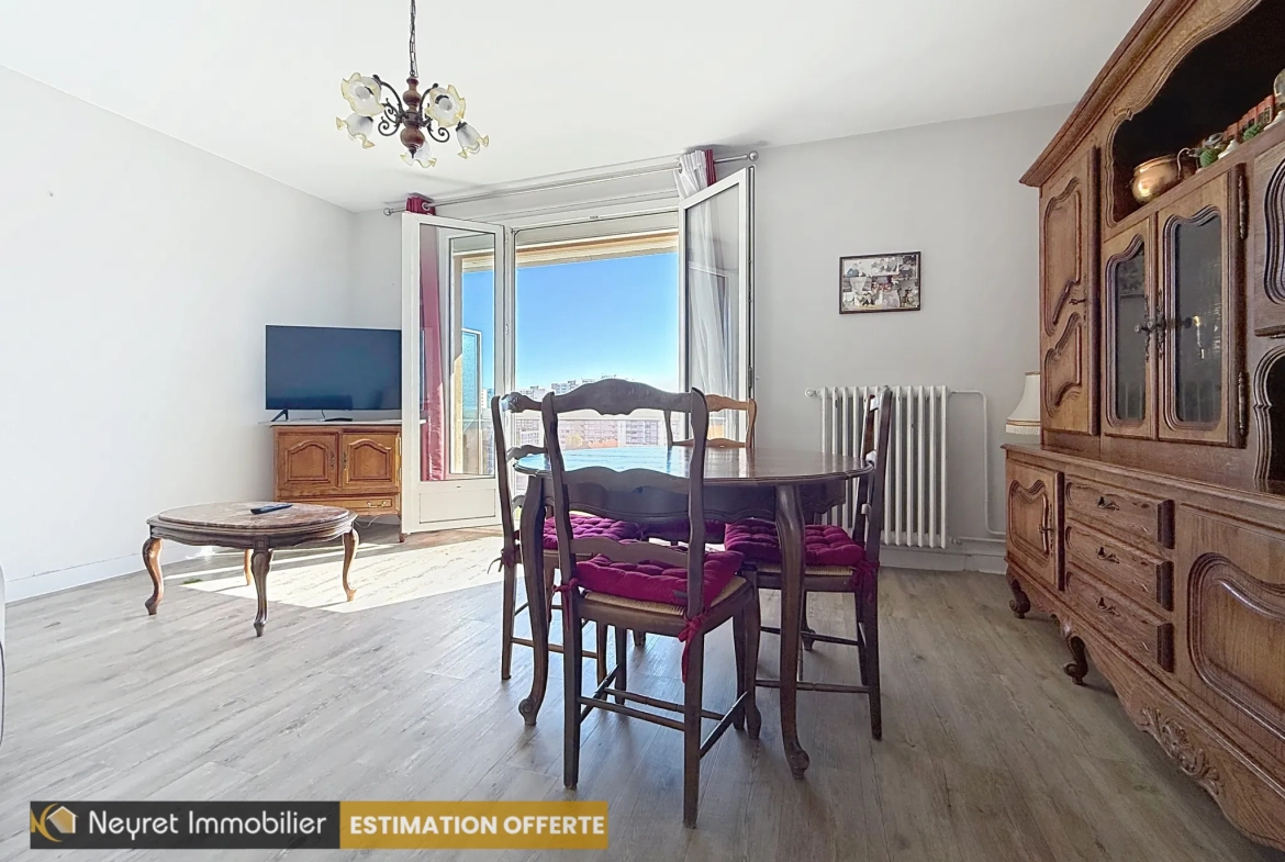 Appartement T3 à Saint-Étienne avec balcon, vue dégagée, parking collectif – Bel Air 