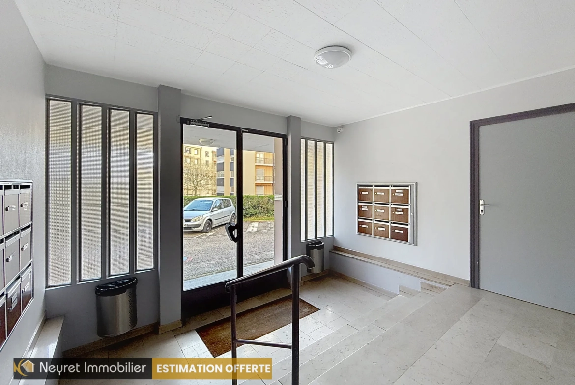 Appartement T3 à Saint-Étienne avec balcon, vue dégagée, parking collectif – Bel Air 