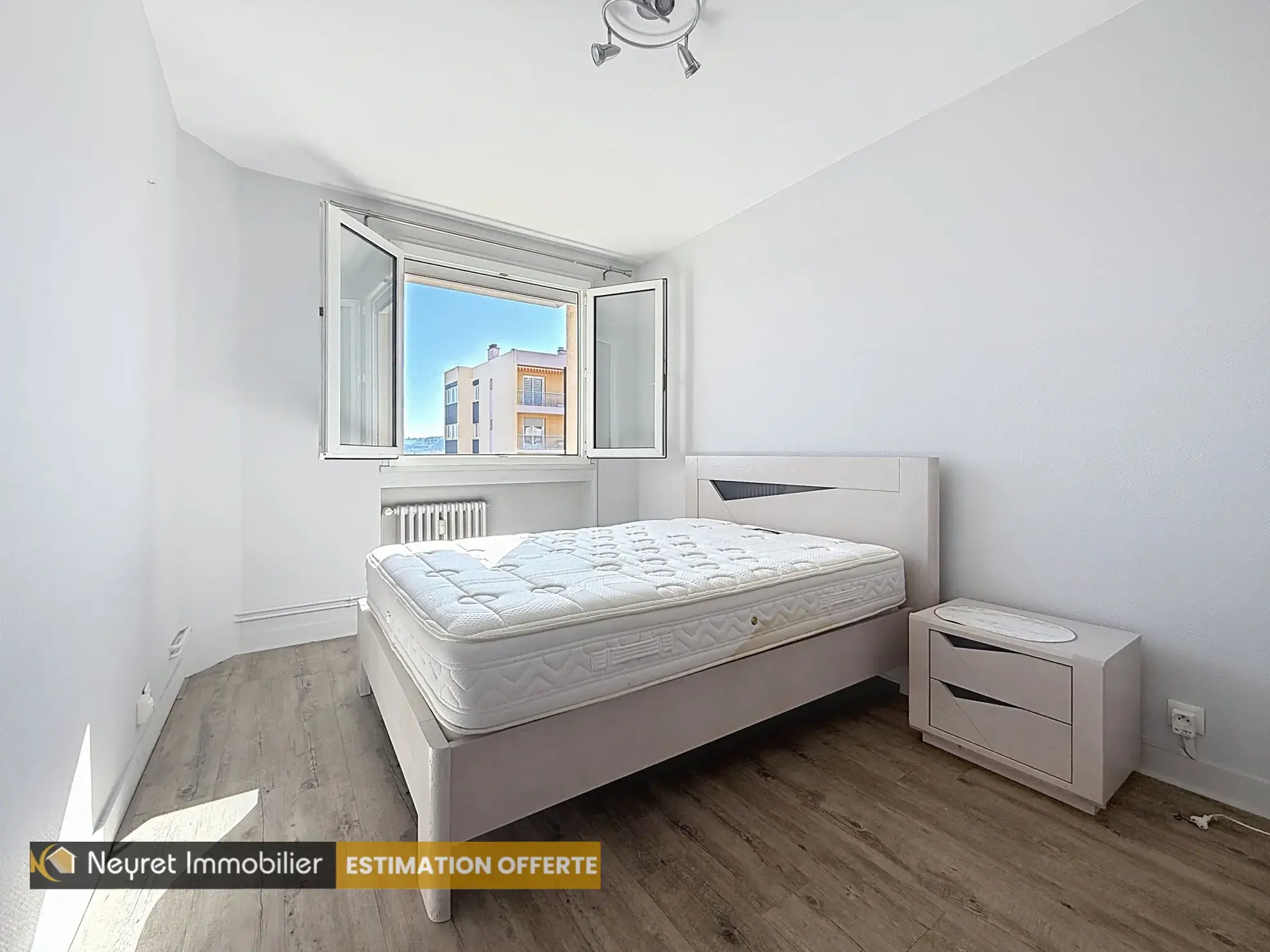 Appartement T3 à Saint-Étienne avec balcon, vue dégagée, parking collectif – Bel Air 