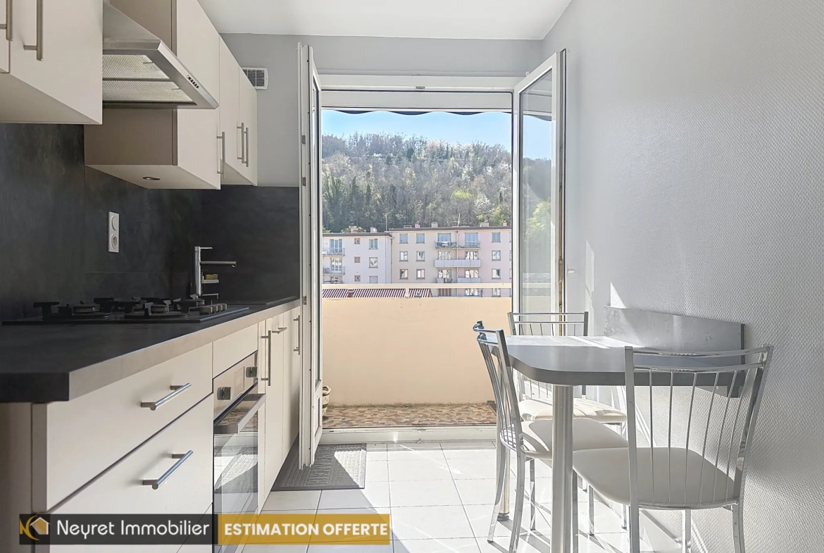 Appartement T3 à Saint-Étienne avec balcon, vue dégagée, parking collectif – Bel Air 