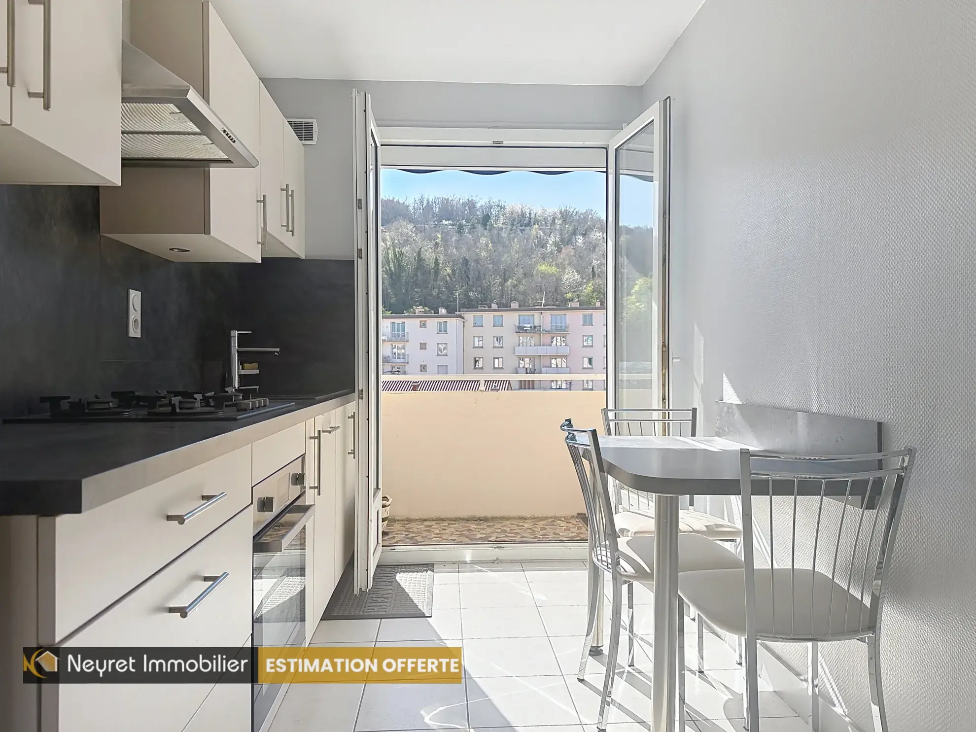 Appartement T3 à Saint-Étienne avec balcon, vue dégagée, parking collectif – Bel Air 