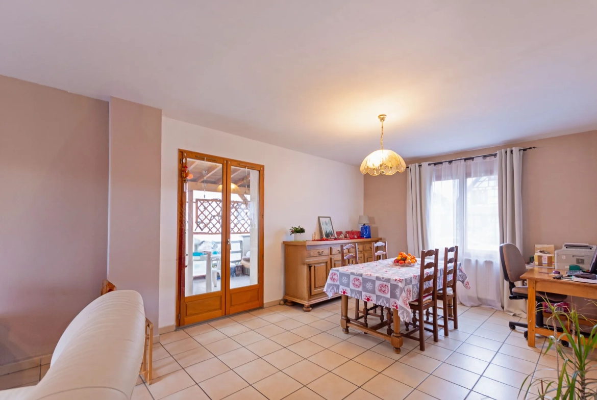 Maison 5 pièces à vendre à Betschdorf, idéale pour famille, avec terrasse et garage 