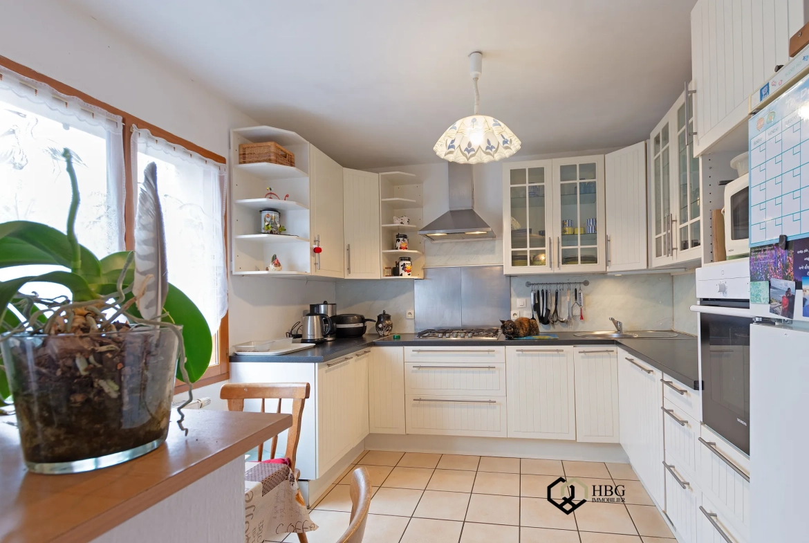 Maison 5 pièces à vendre à Betschdorf, idéale pour famille, avec terrasse et garage 