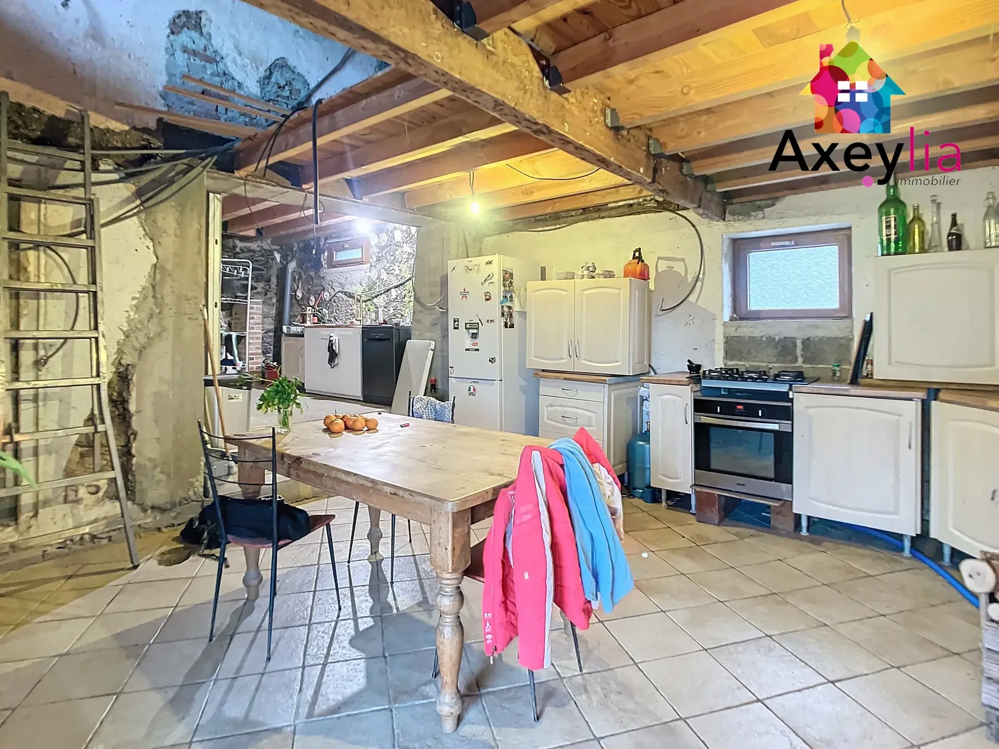 Maison à rénover avec dépendances et terrain près de Saint-Germain-Laval 