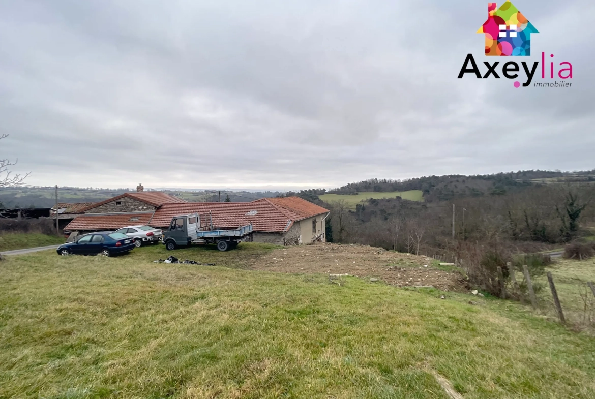 Maison à rénover avec dépendances et terrain près de Saint-Germain-Laval 