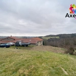 Maison à rénover avec dépendances et terrain près de Saint-Germain-Laval