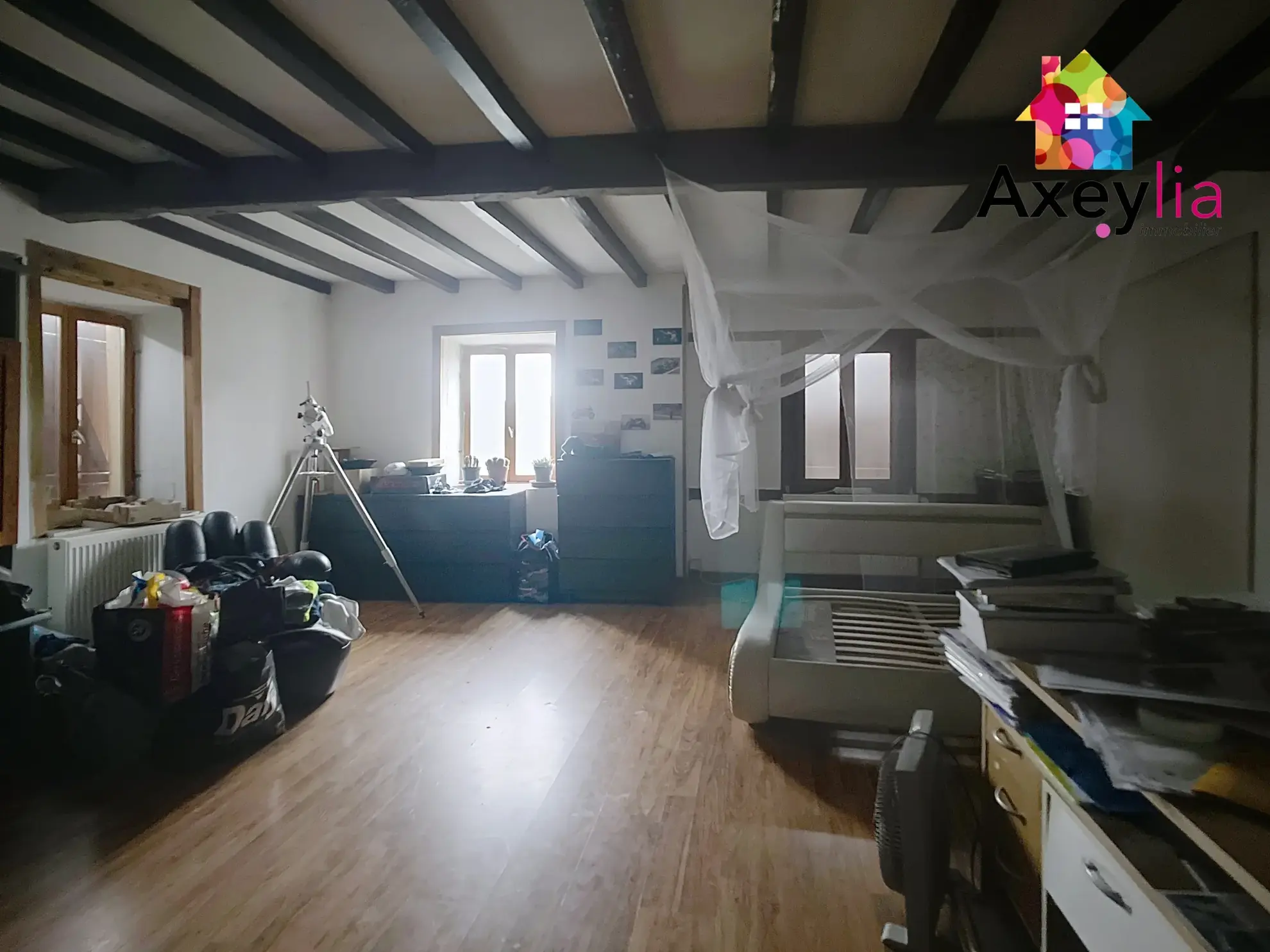 Maison à rénover avec dépendances et terrain près de Saint-Germain-Laval 